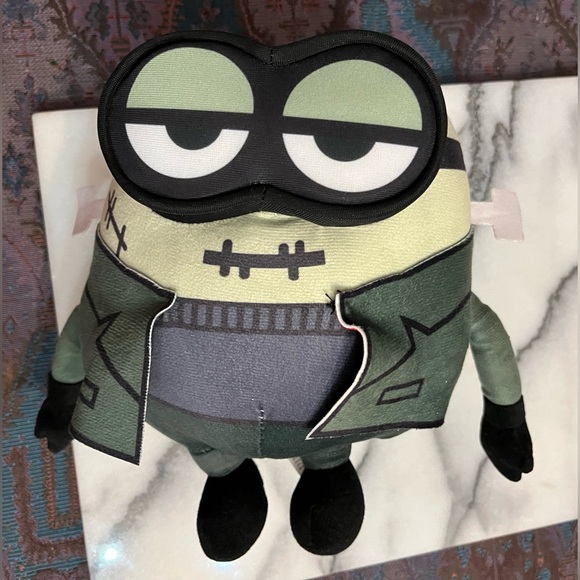 Universal Studios Despicable Me Minion Frankenstein Monster Minion Plush 9" - Picture 11 of 12